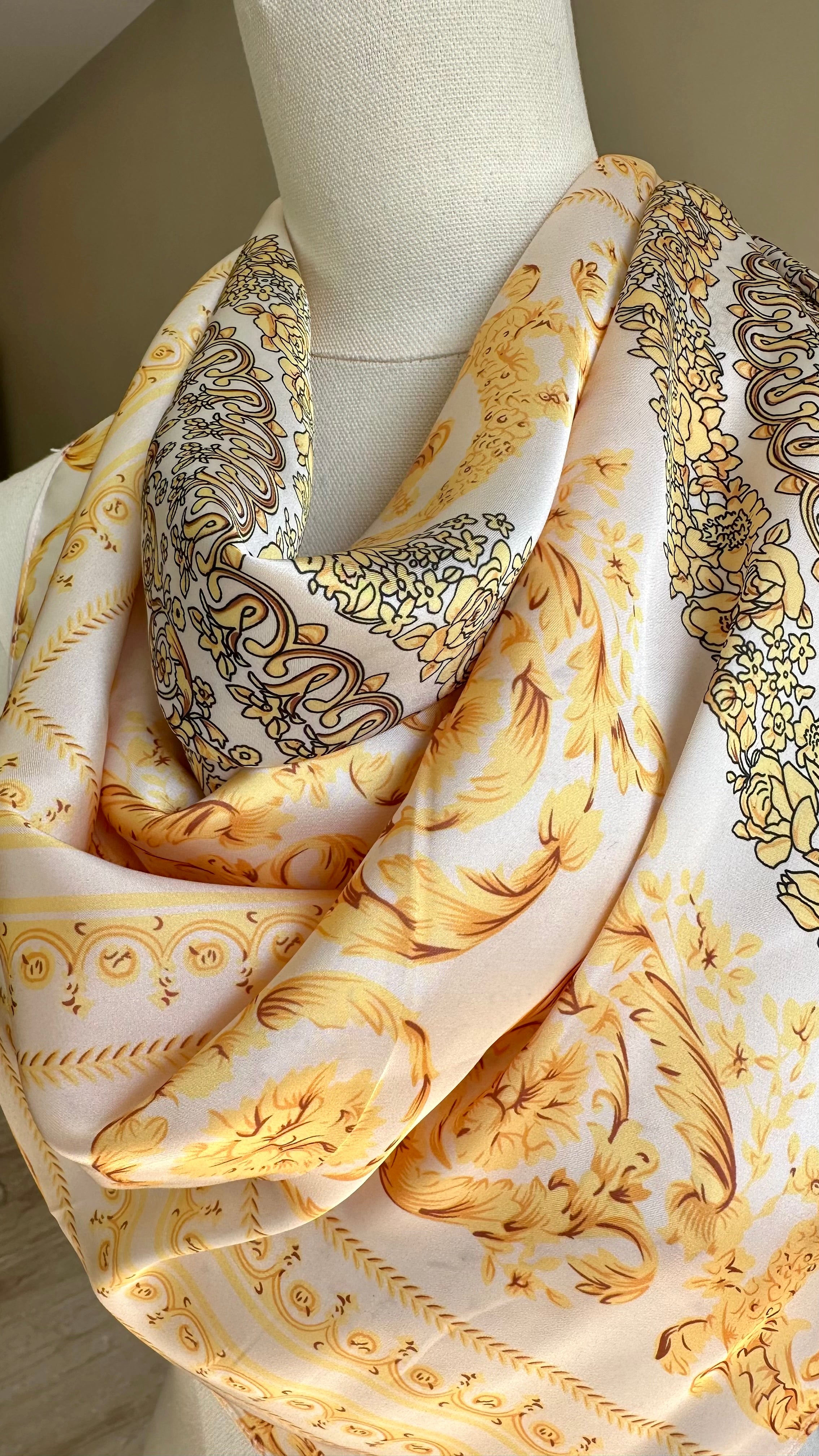 Dolce yellow Scarf